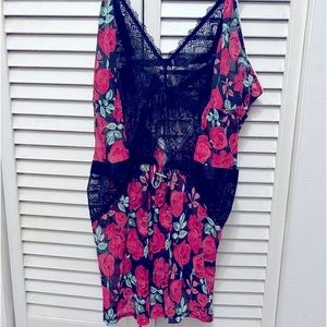 Sexy night gowns 2 for 1 .red and black with red roses 🌹 New with out tags